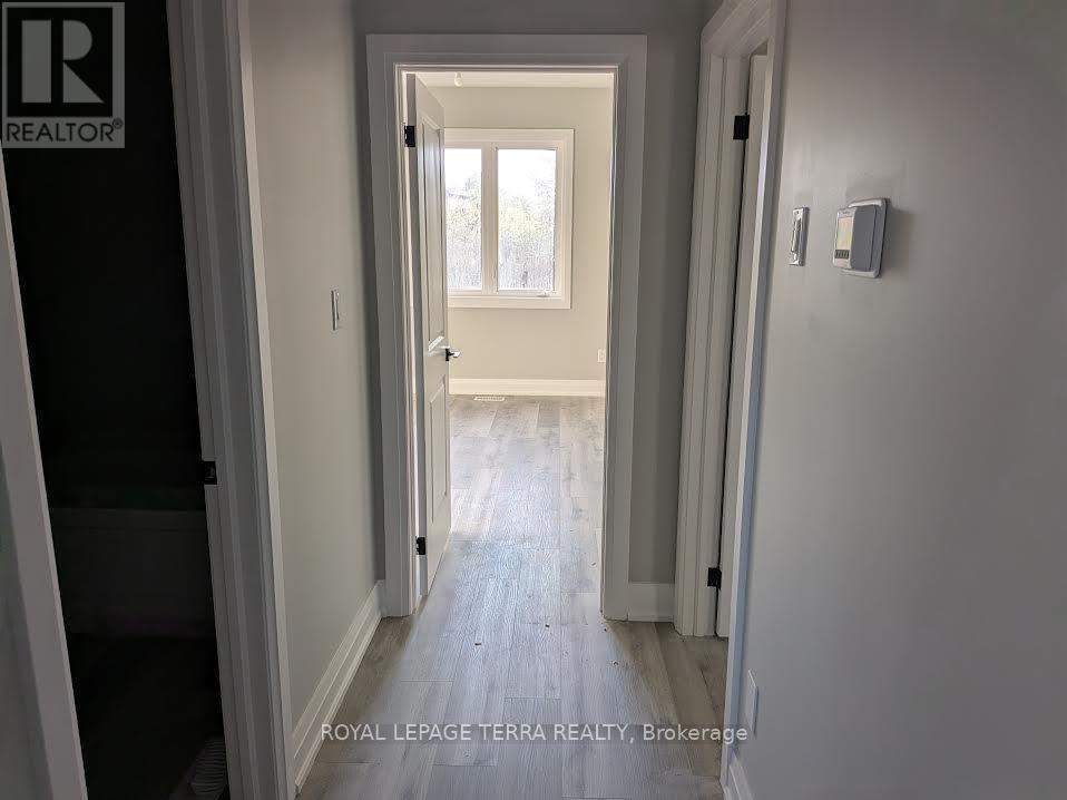 Photo 8 of 6 Joanne Crescent S, Wasaga Beach ON