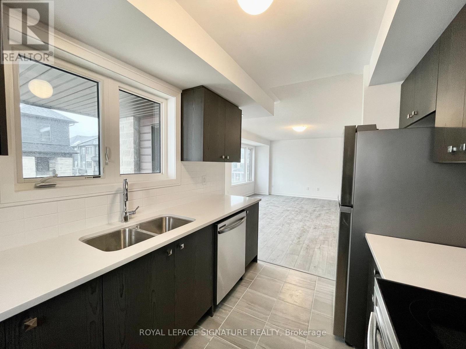 Photo 5 of 3 129 Appletree Lane, Barrie ON