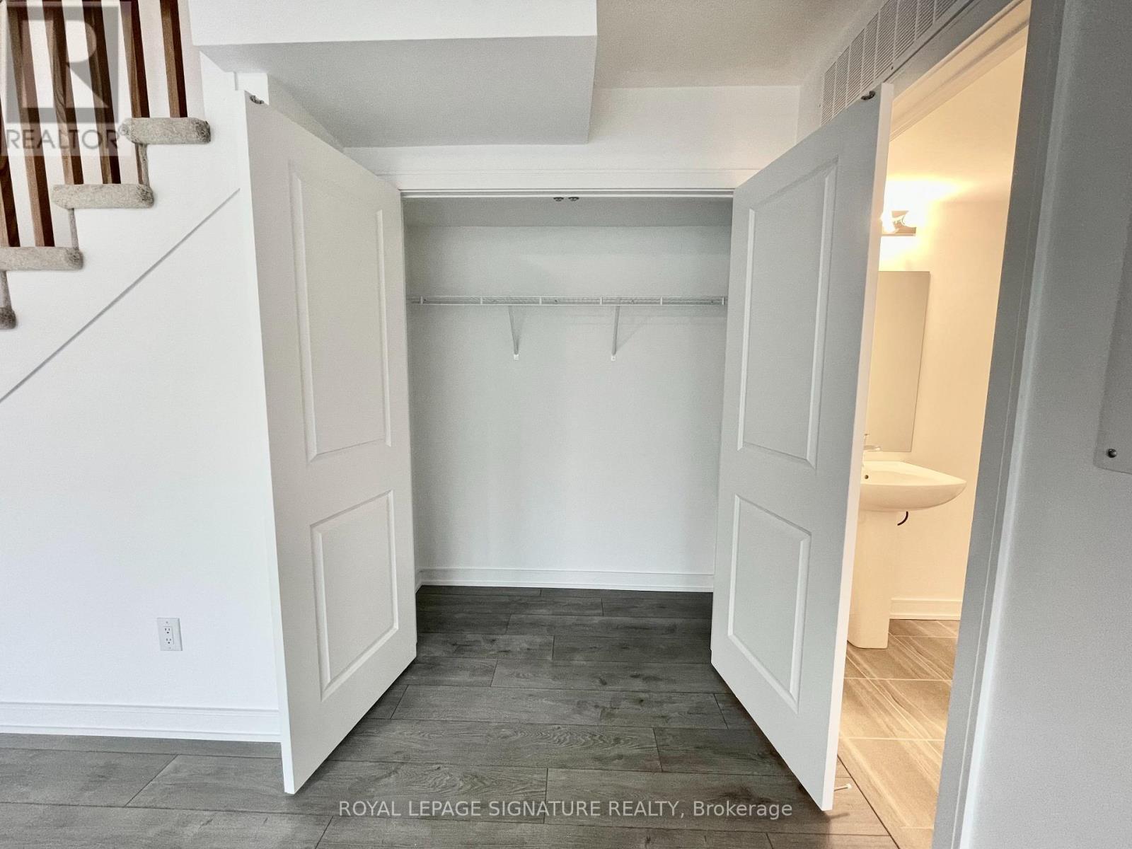 Photo 1 of 3 129 Appletree Lane, Barrie ON