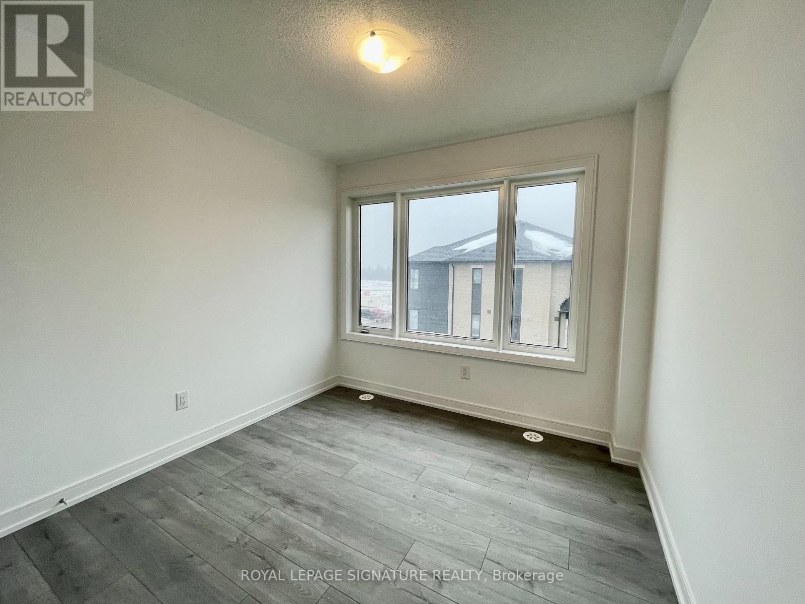 Photo 18 of 3 129 Appletree Lane, Barrie ON