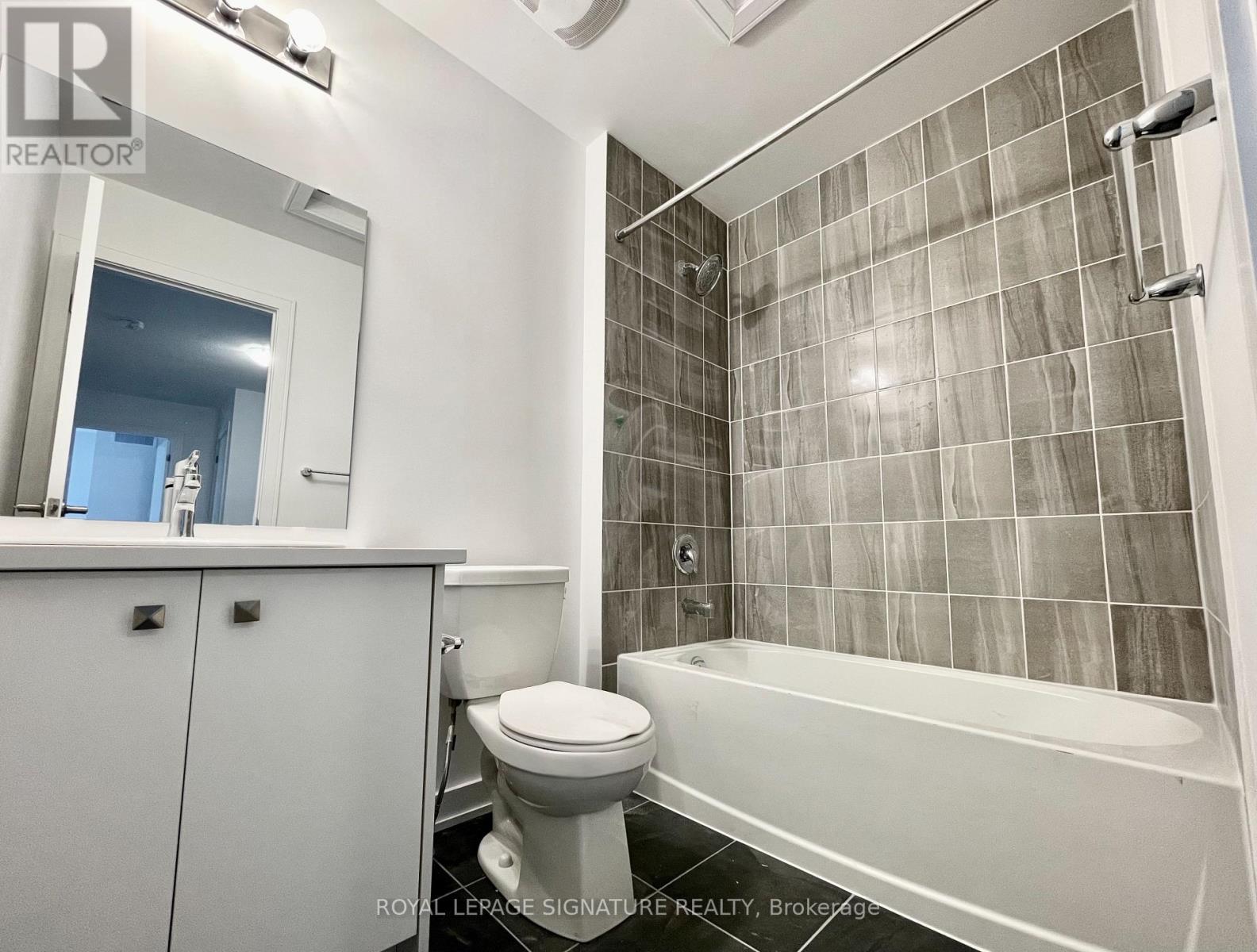 Photo 13 of 3 129 Appletree Lane, Barrie ON