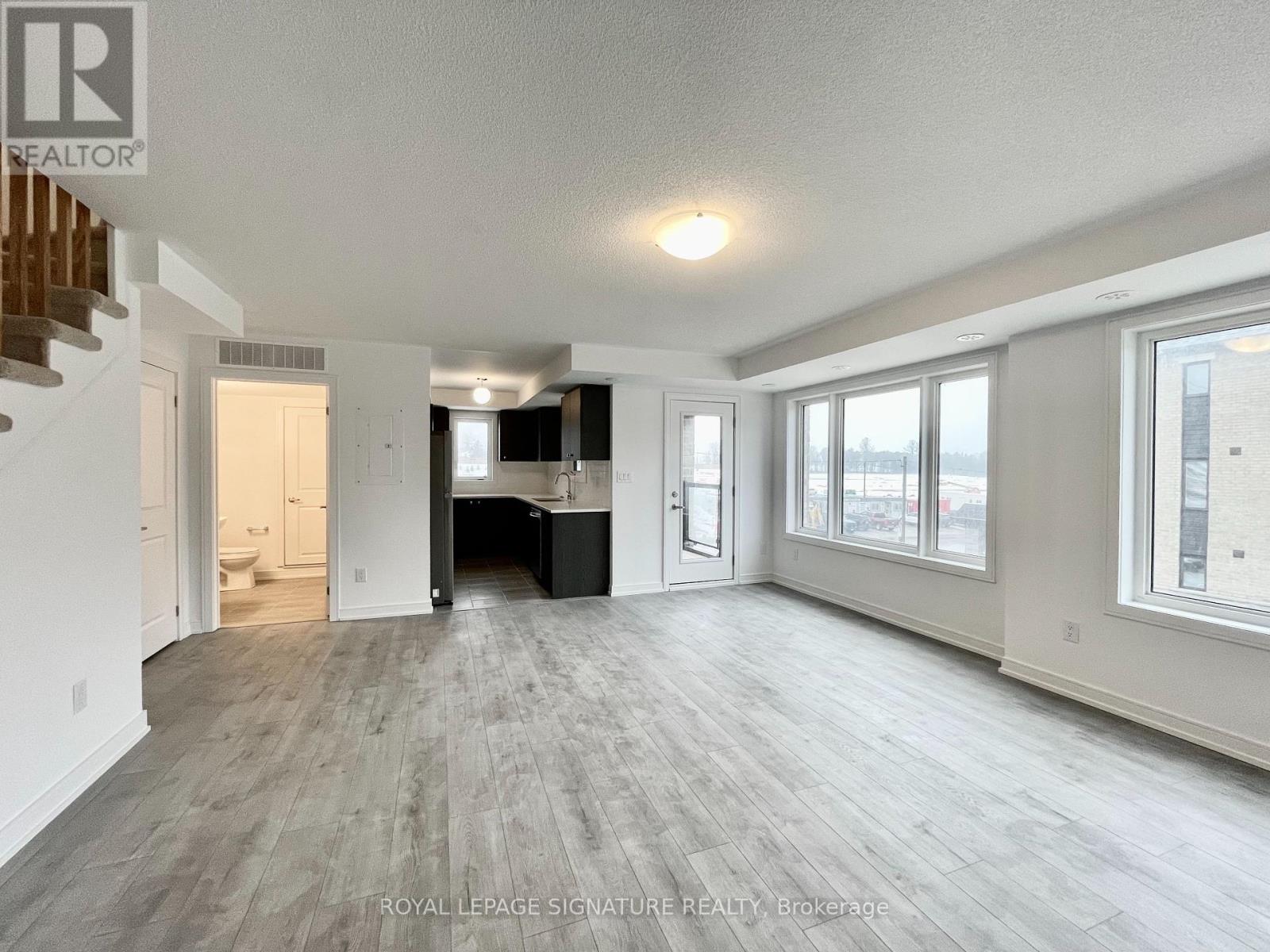 Photo 8 of 3 129 Appletree Lane, Barrie ON