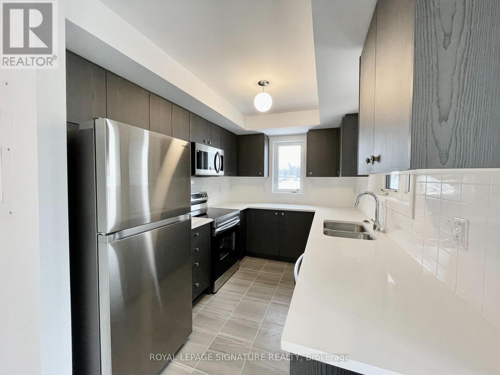 Photo 6 of 3 129 Appletree Lane, Barrie ON