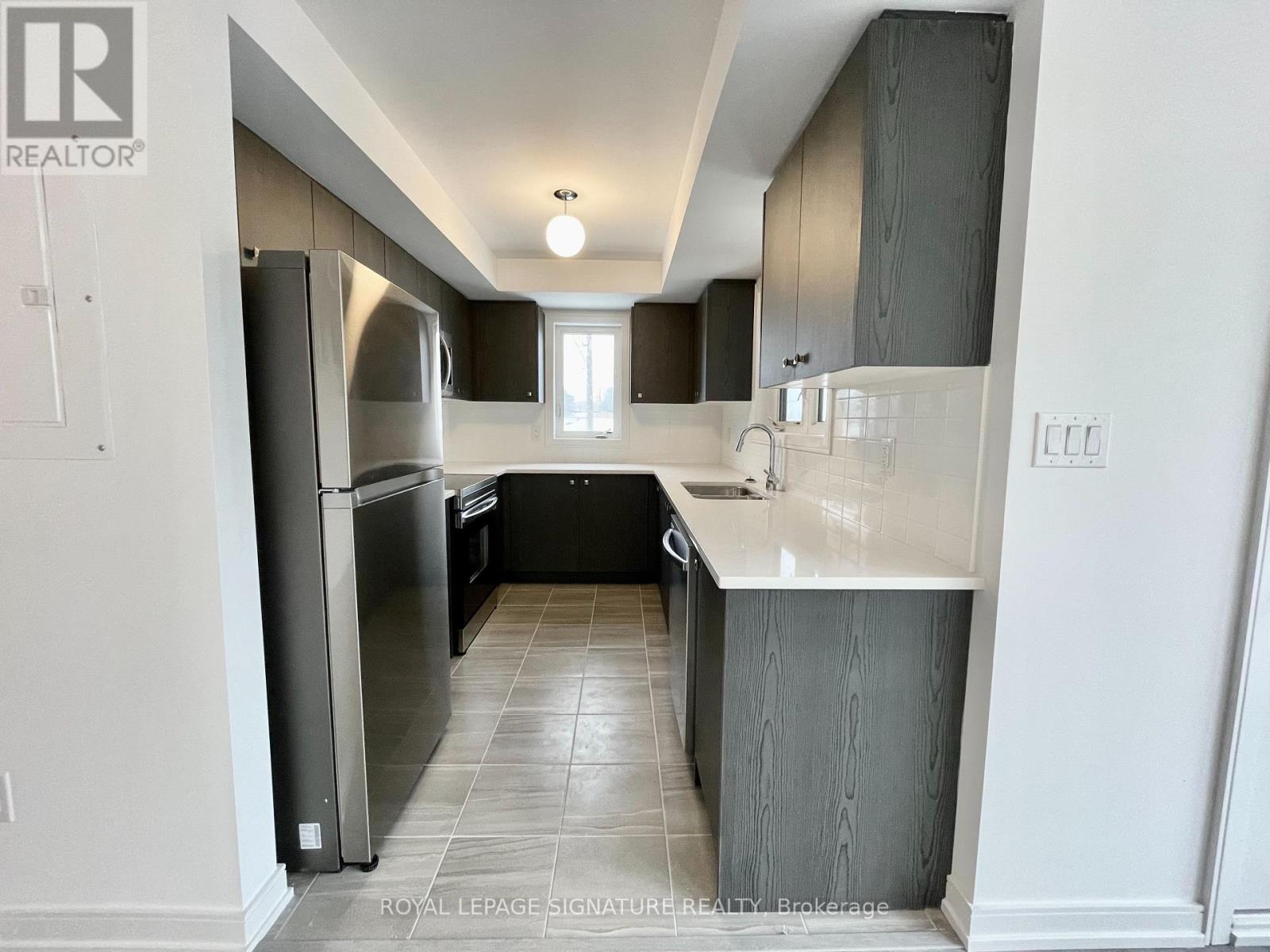 Photo 15 of 3 129 Appletree Lane, Barrie ON
