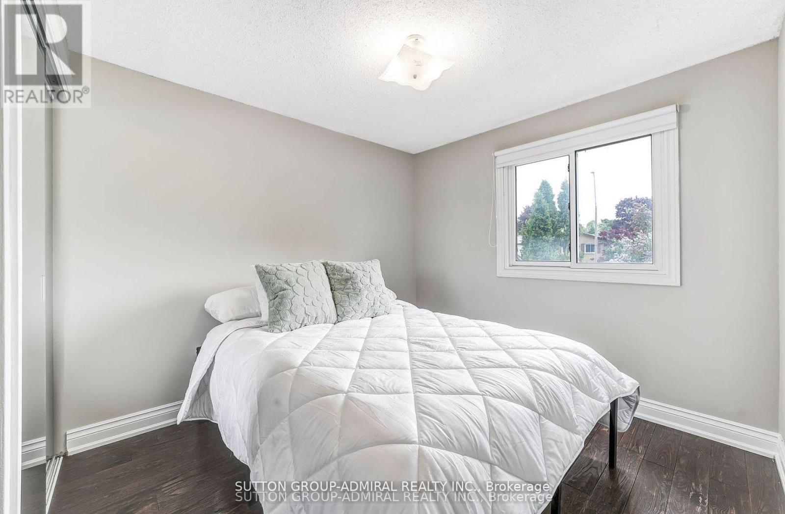 Photo 5 of 14 Chippawa Main Court, Barrie ON