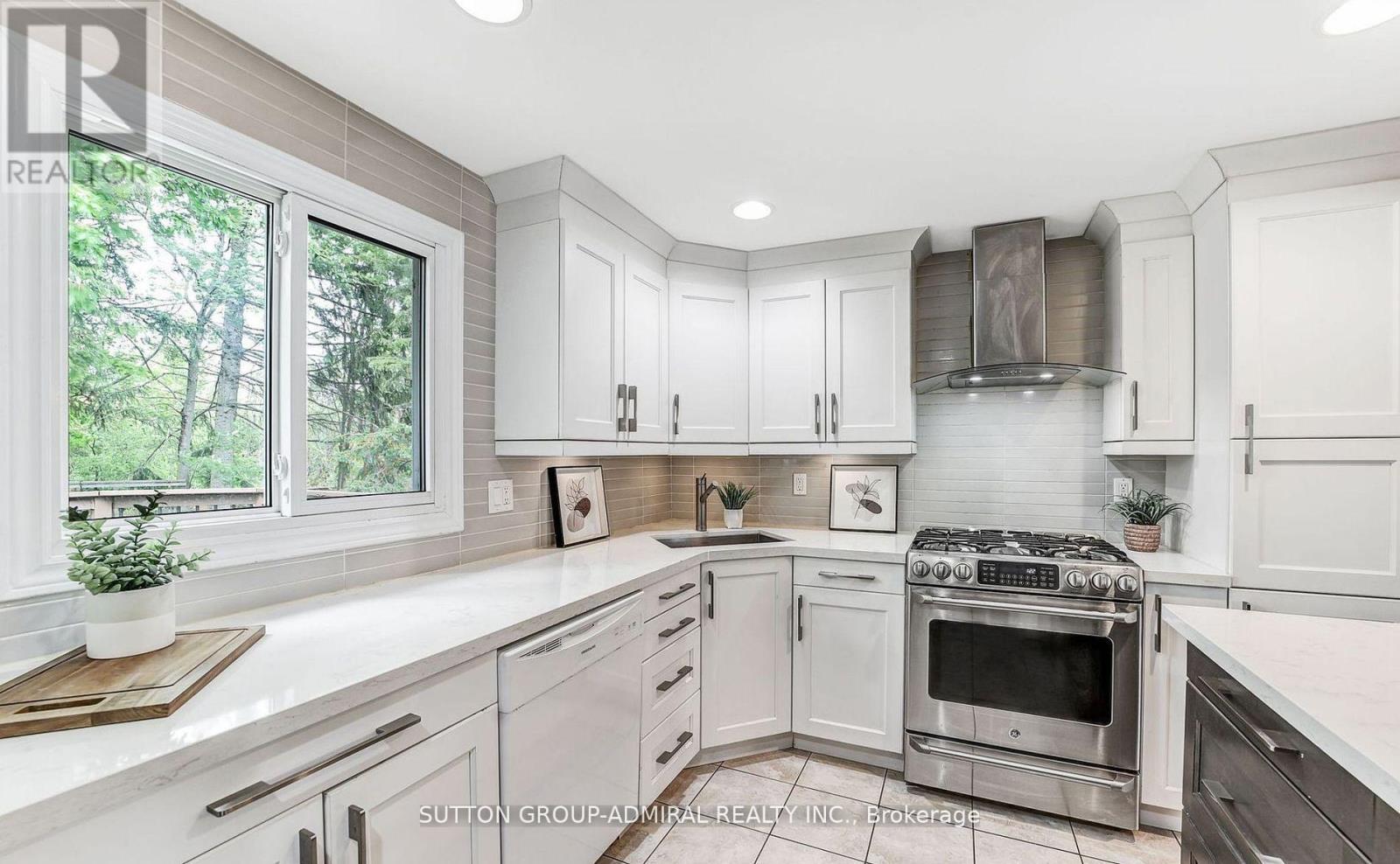 Photo 11 of 14 Chippawa Main Court, Barrie ON