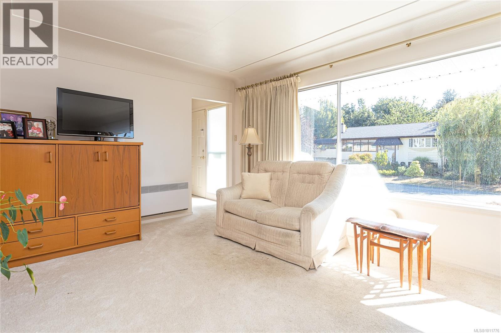 9992 Daniel St, Chemainus