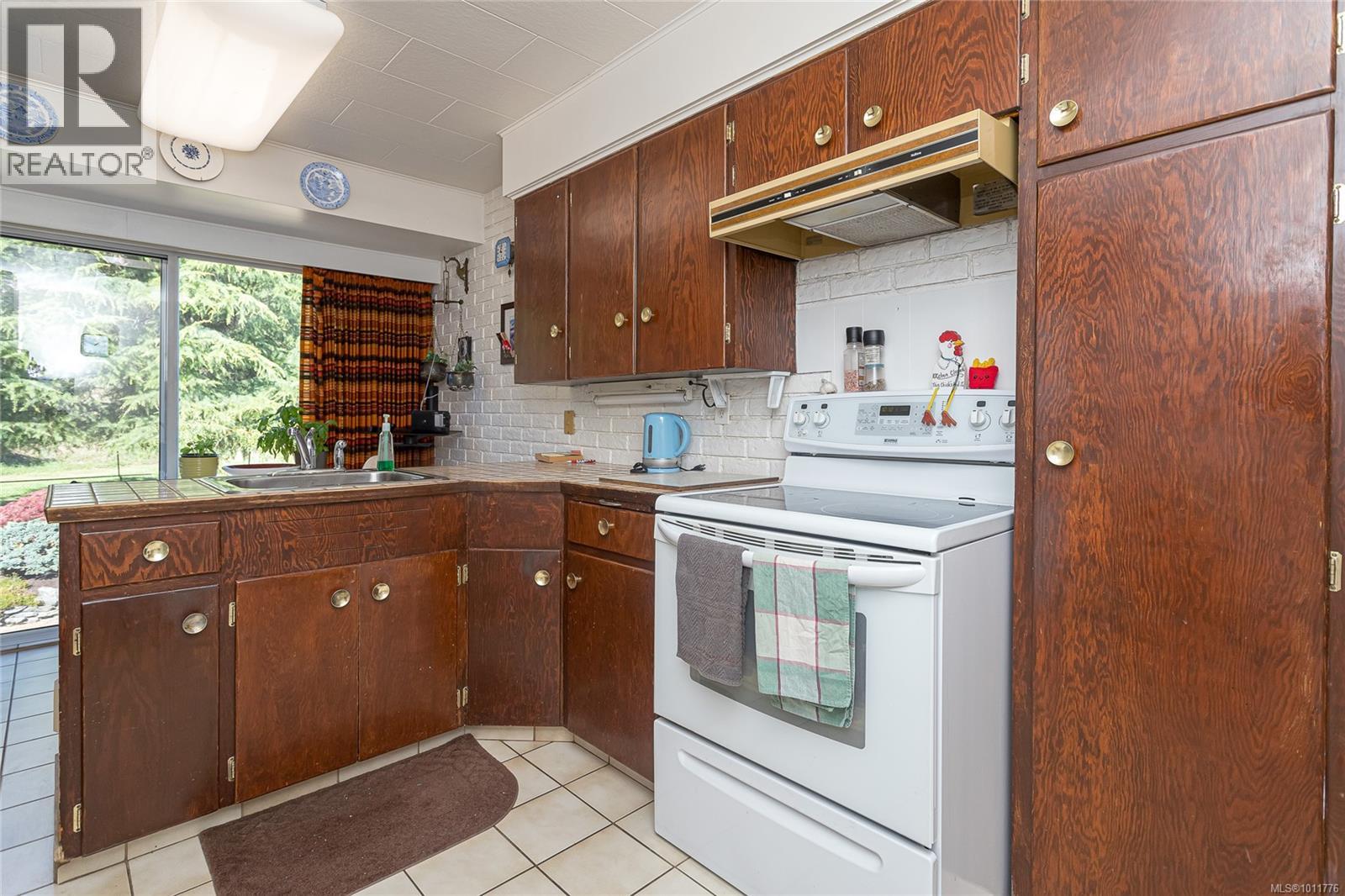 9992 Daniel St, Chemainus