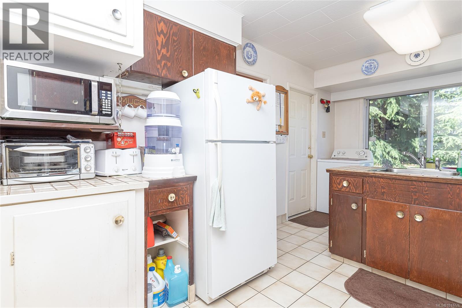 9992 Daniel St, Chemainus
