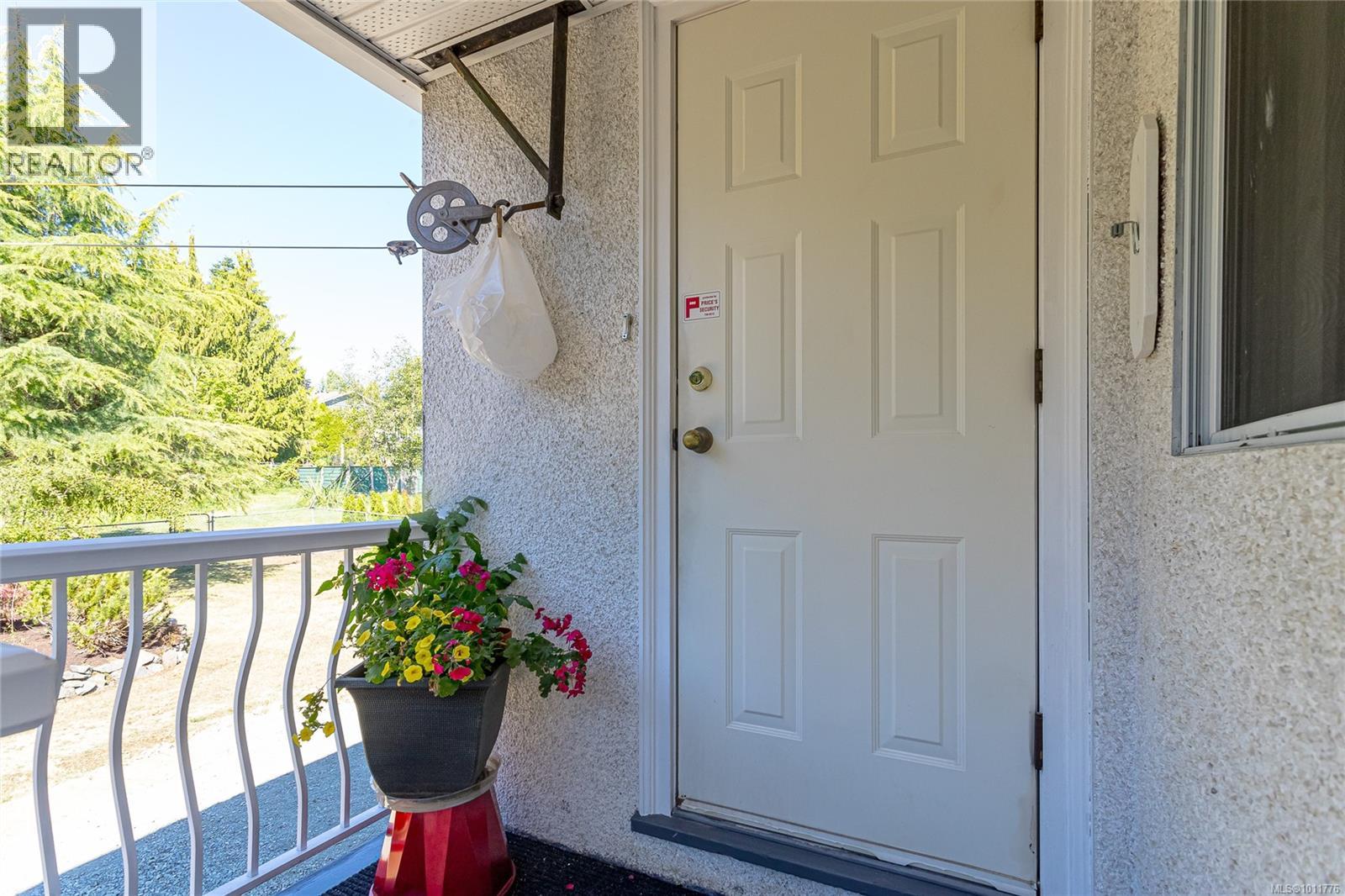 9992 Daniel St, Chemainus