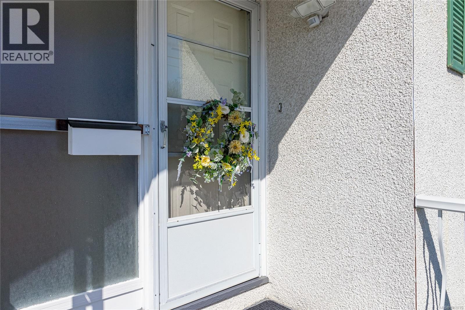 9992 Daniel St, Chemainus