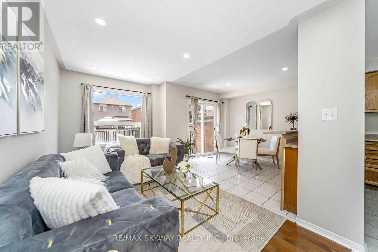 Photo 13 of 13 Ozner Court, Brampton ON