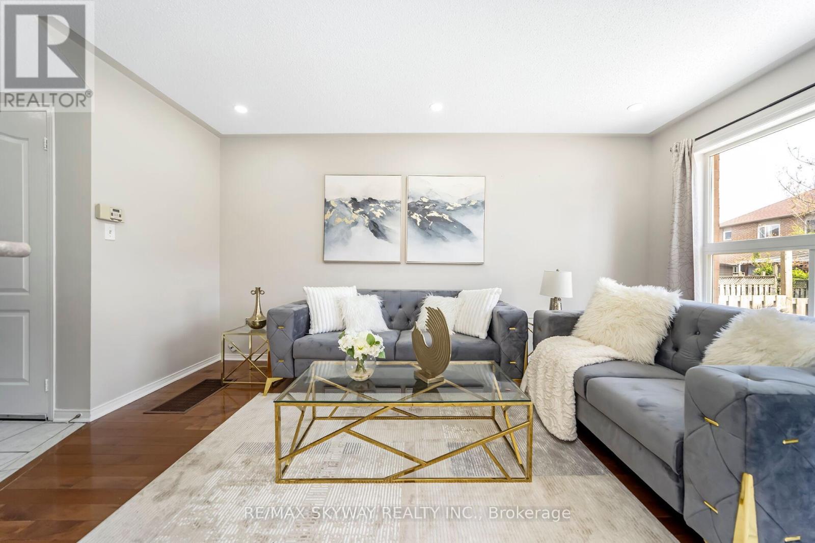 Photo 14 of 13 Ozner Court, Brampton ON
