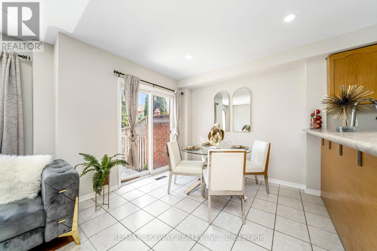 Photo 16 of 13 Ozner Court, Brampton ON