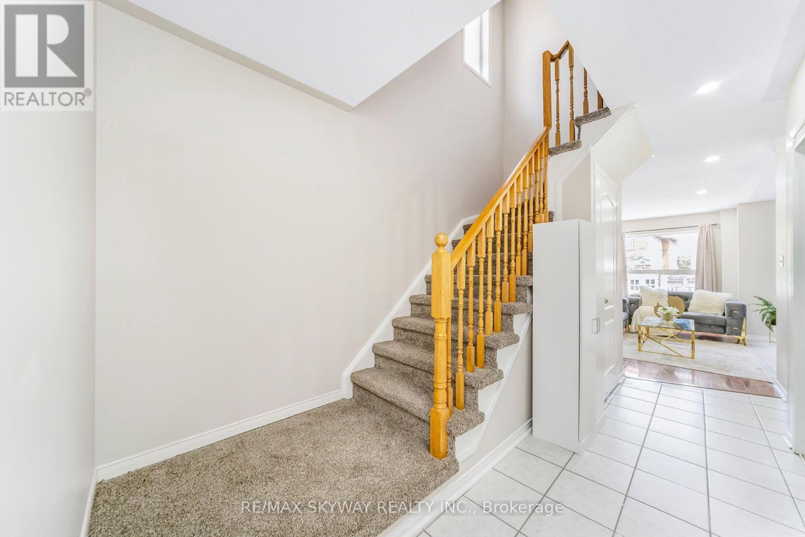 Photo 18 of 13 Ozner Court, Brampton ON