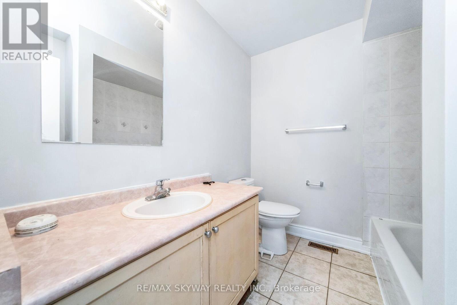 Photo 26 of 13 Ozner Court, Brampton ON