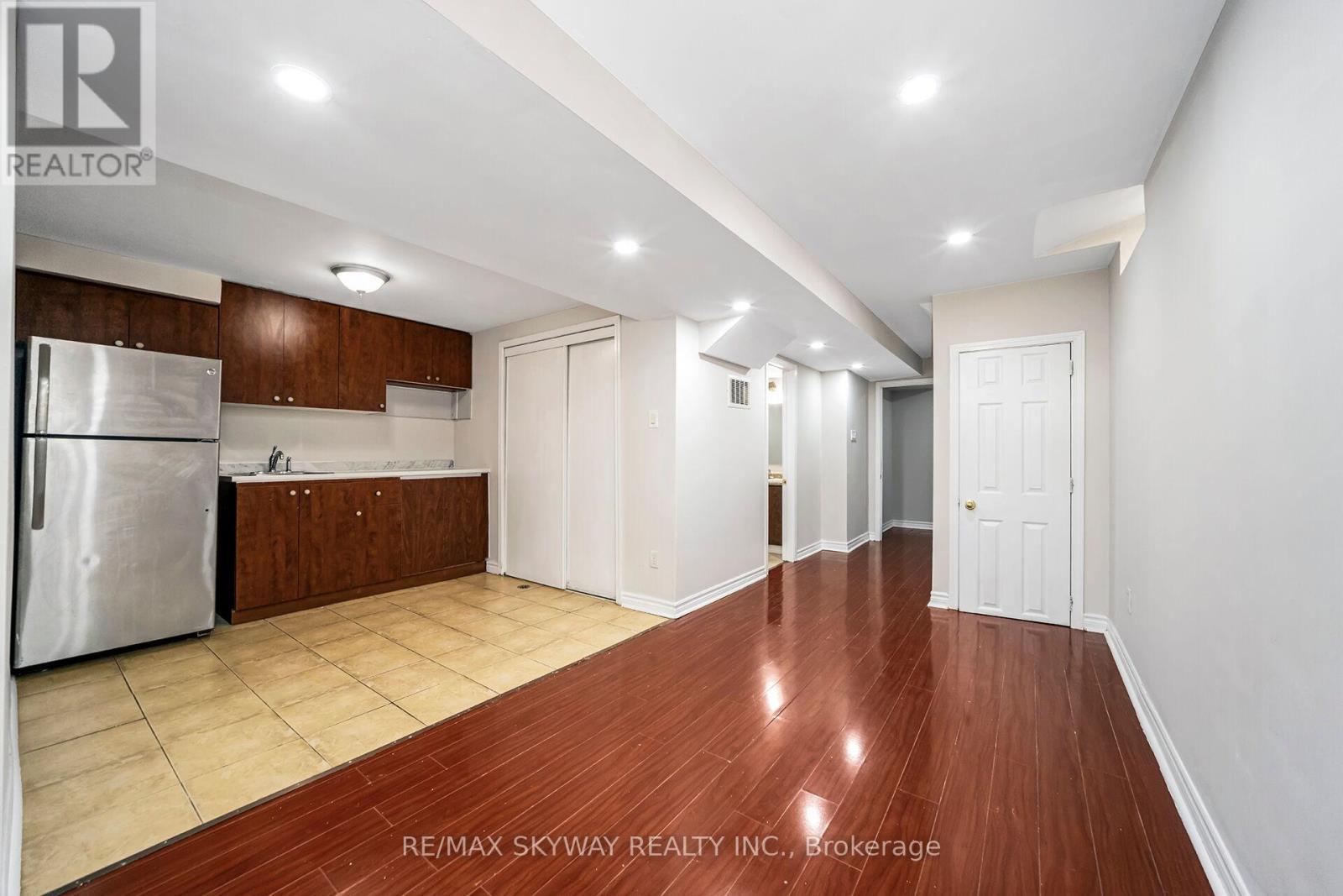 Photo 31 of 13 Ozner Court, Brampton ON