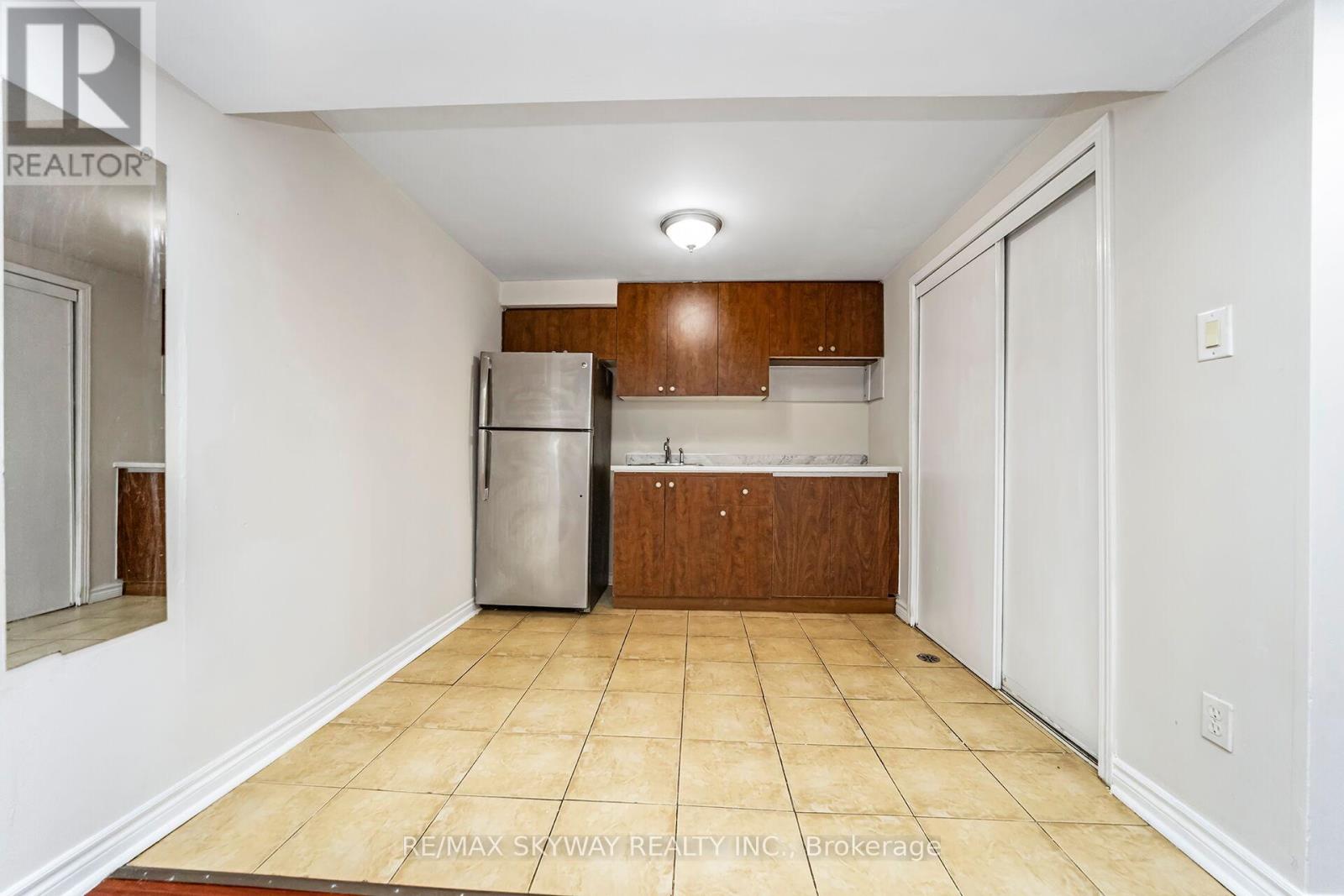 Photo 32 of 13 Ozner Court, Brampton ON