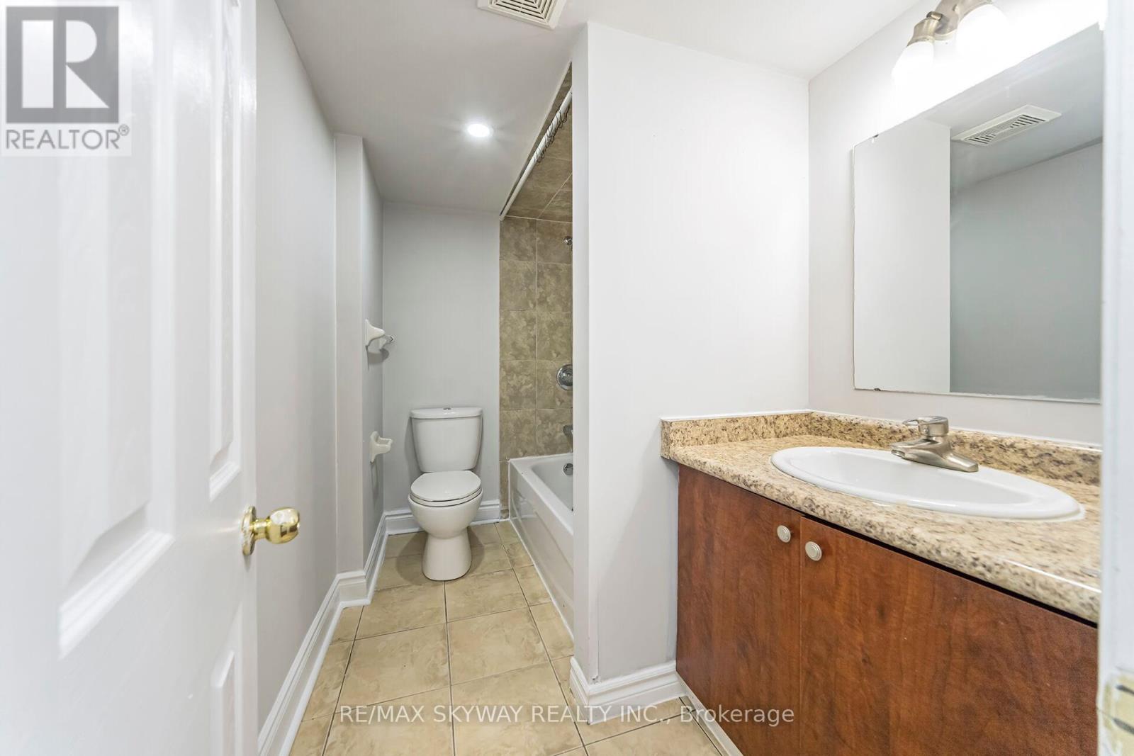Photo 33 of 13 Ozner Court, Brampton ON
