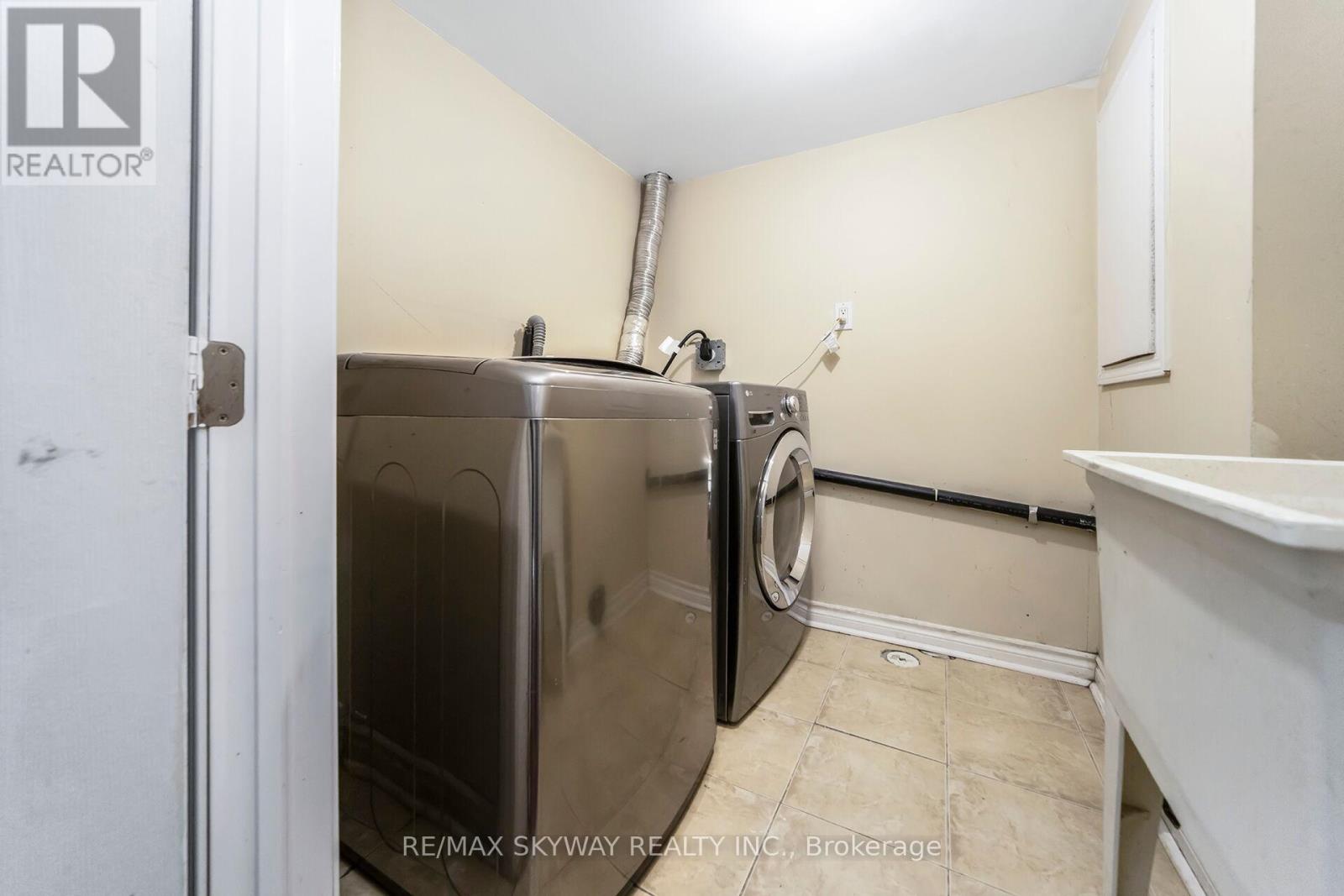 Photo 34 of 13 Ozner Court, Brampton ON