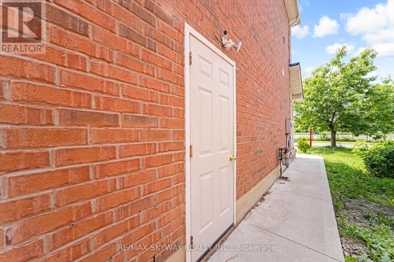 Photo 35 of 13 Ozner Court, Brampton ON