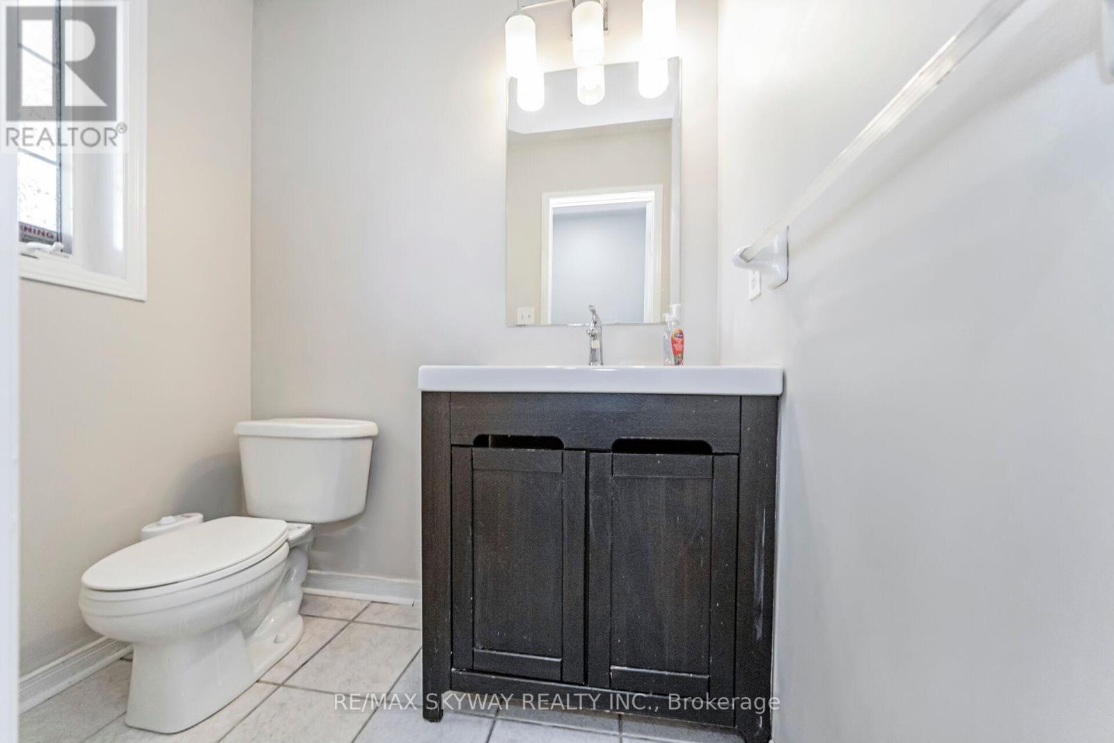 Photo 7 of 13 Ozner Court, Brampton ON