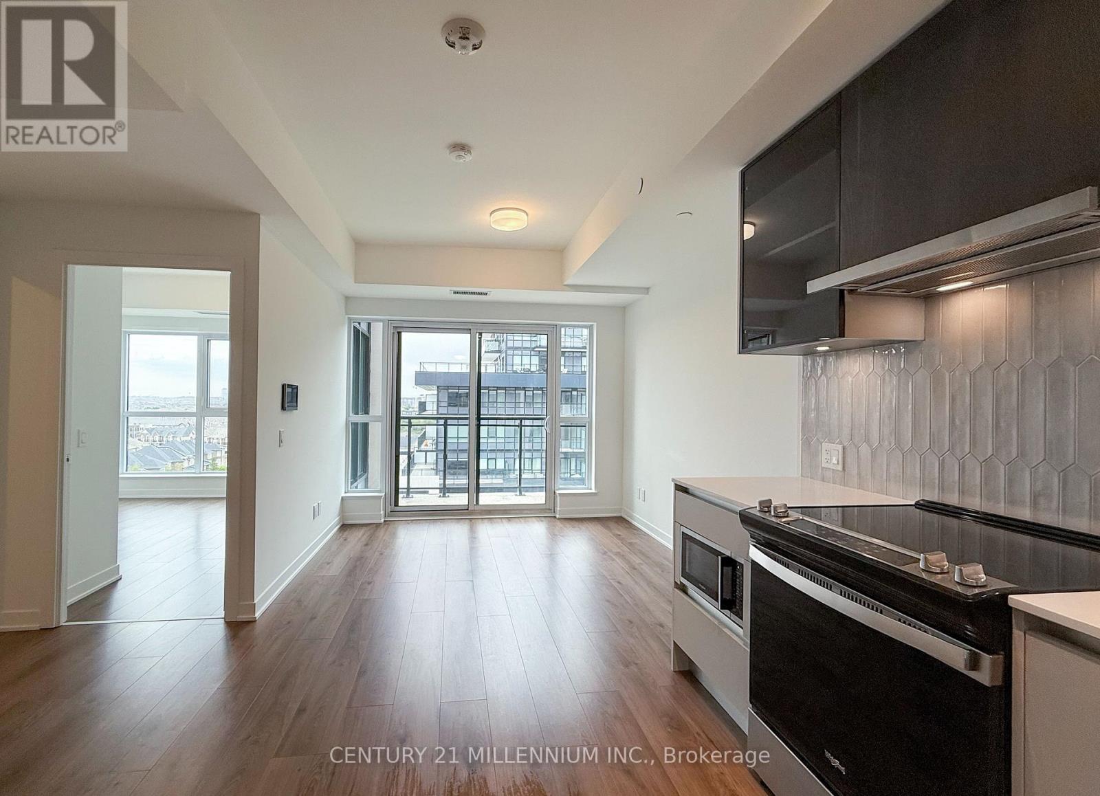 Photo 4 of 810 405 Dundas Street W, Oakville ON