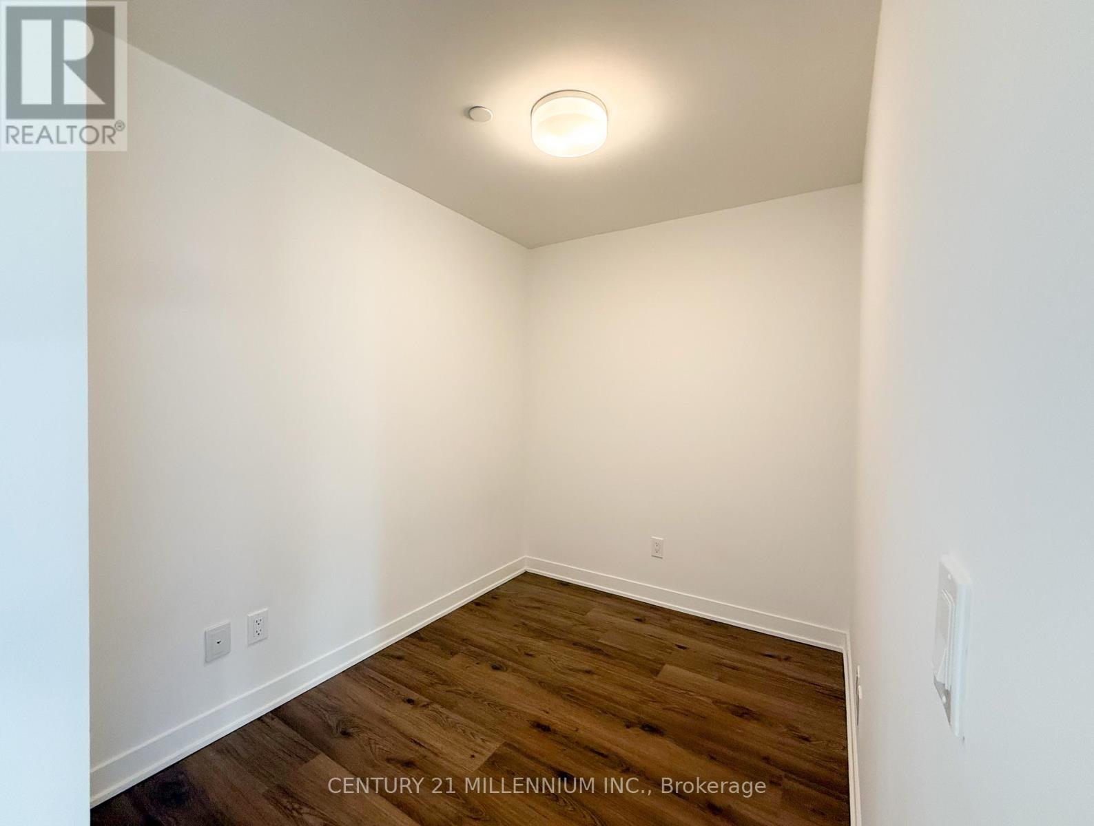 Photo 9 of 810 405 Dundas Street W, Oakville ON