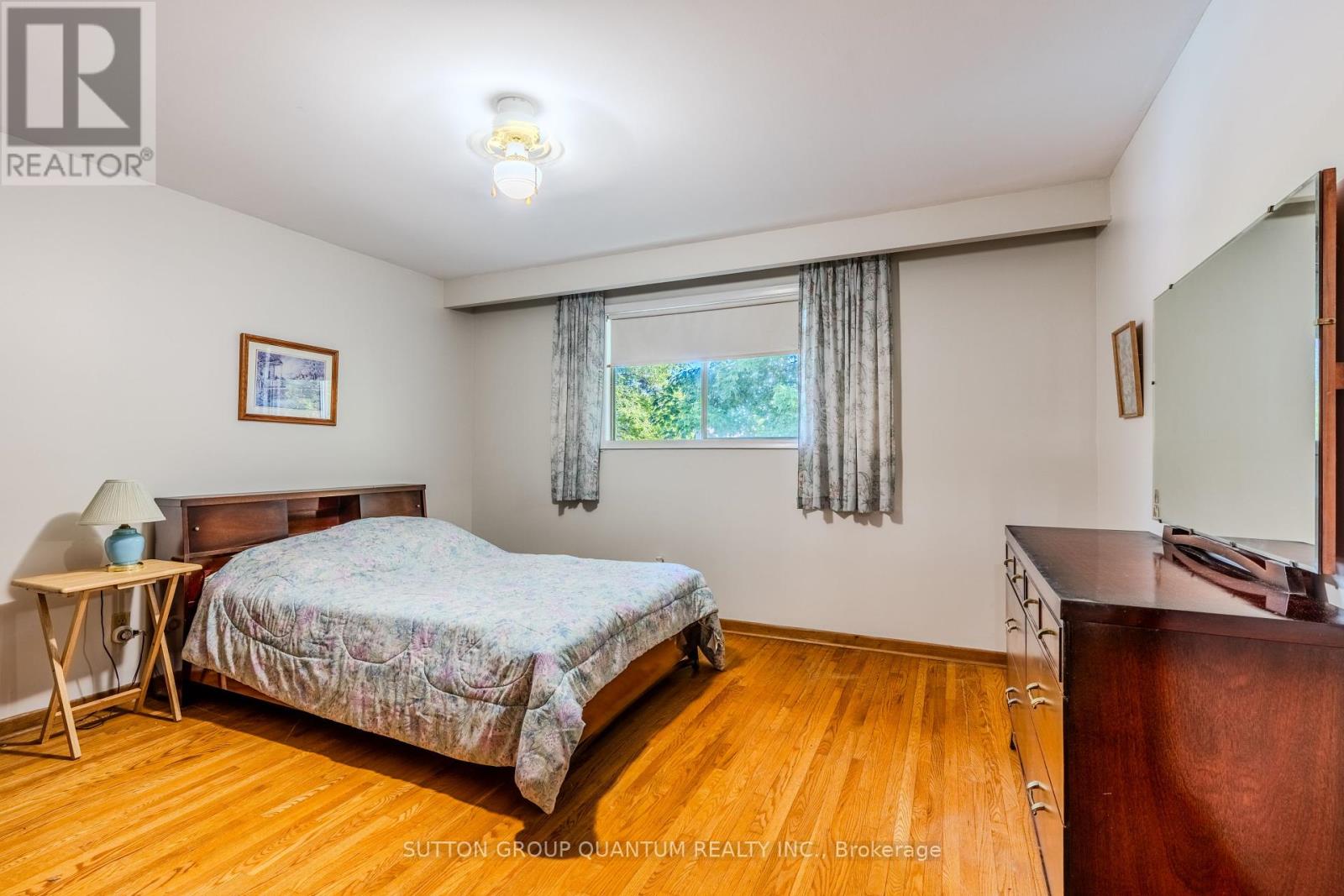 Photo 10 of 1798 Medallion Court, Mississauga ON