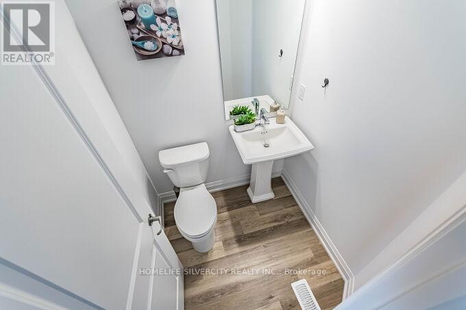 Photo 36 of 11 Holder Drive, Brantford ON