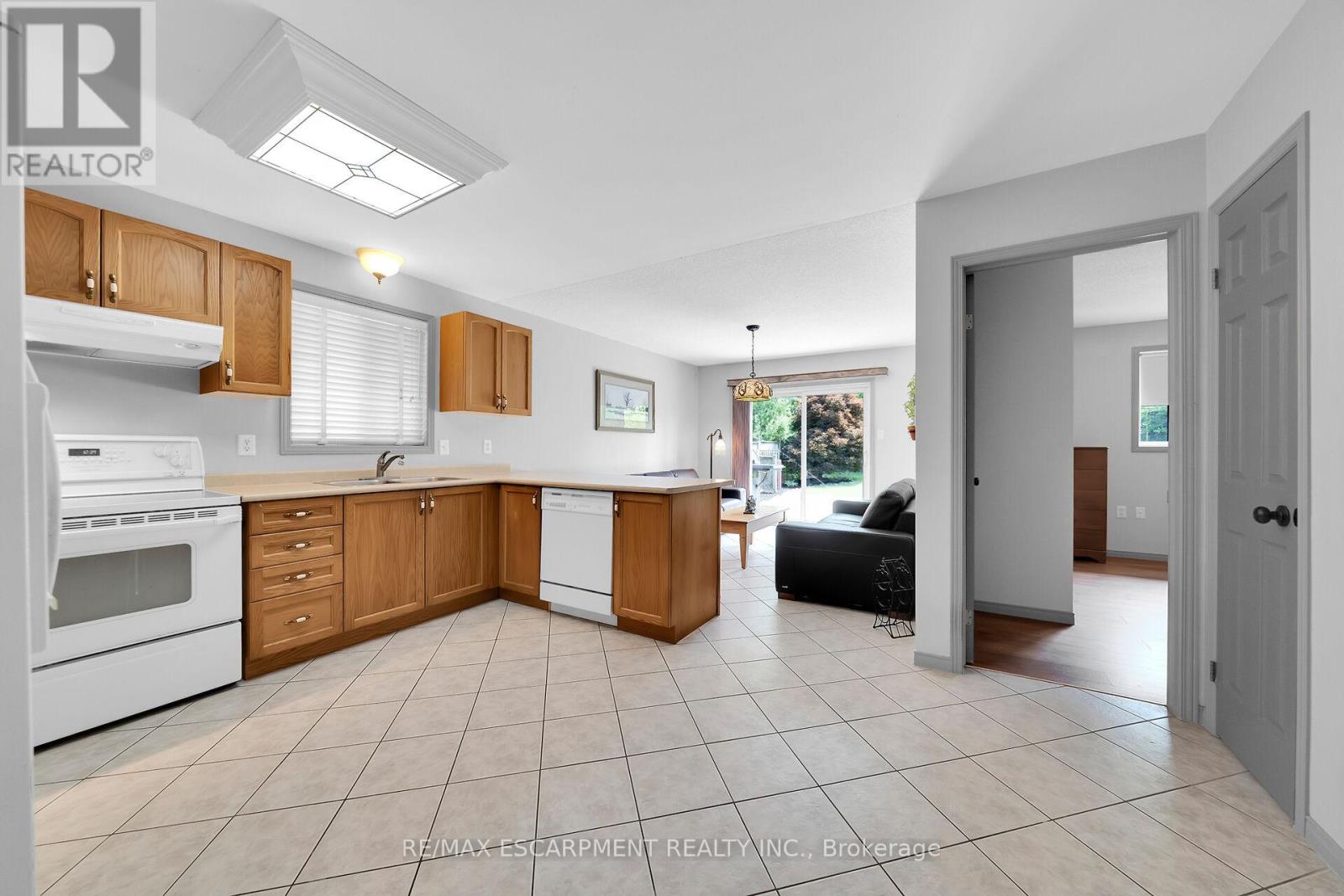 Photo 5 of 67 Jeremy Street, Hamilton ON