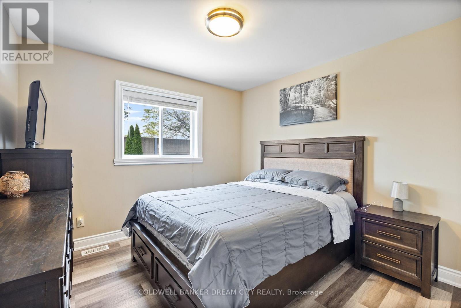 Photo 9 of 239 Branton Crescent, Windsor ON