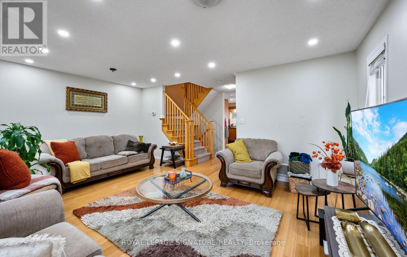 Photo 5 of 656 Scott Boulevard, Milton ON