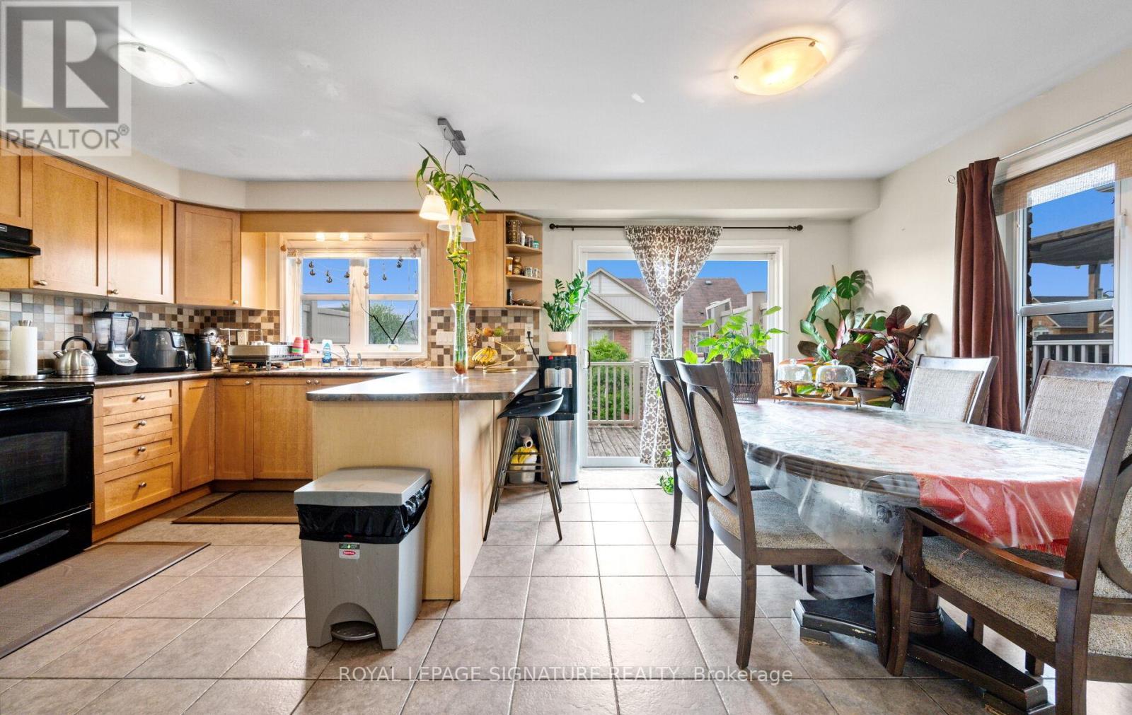 Photo 2 of 656 Scott Boulevard, Milton ON