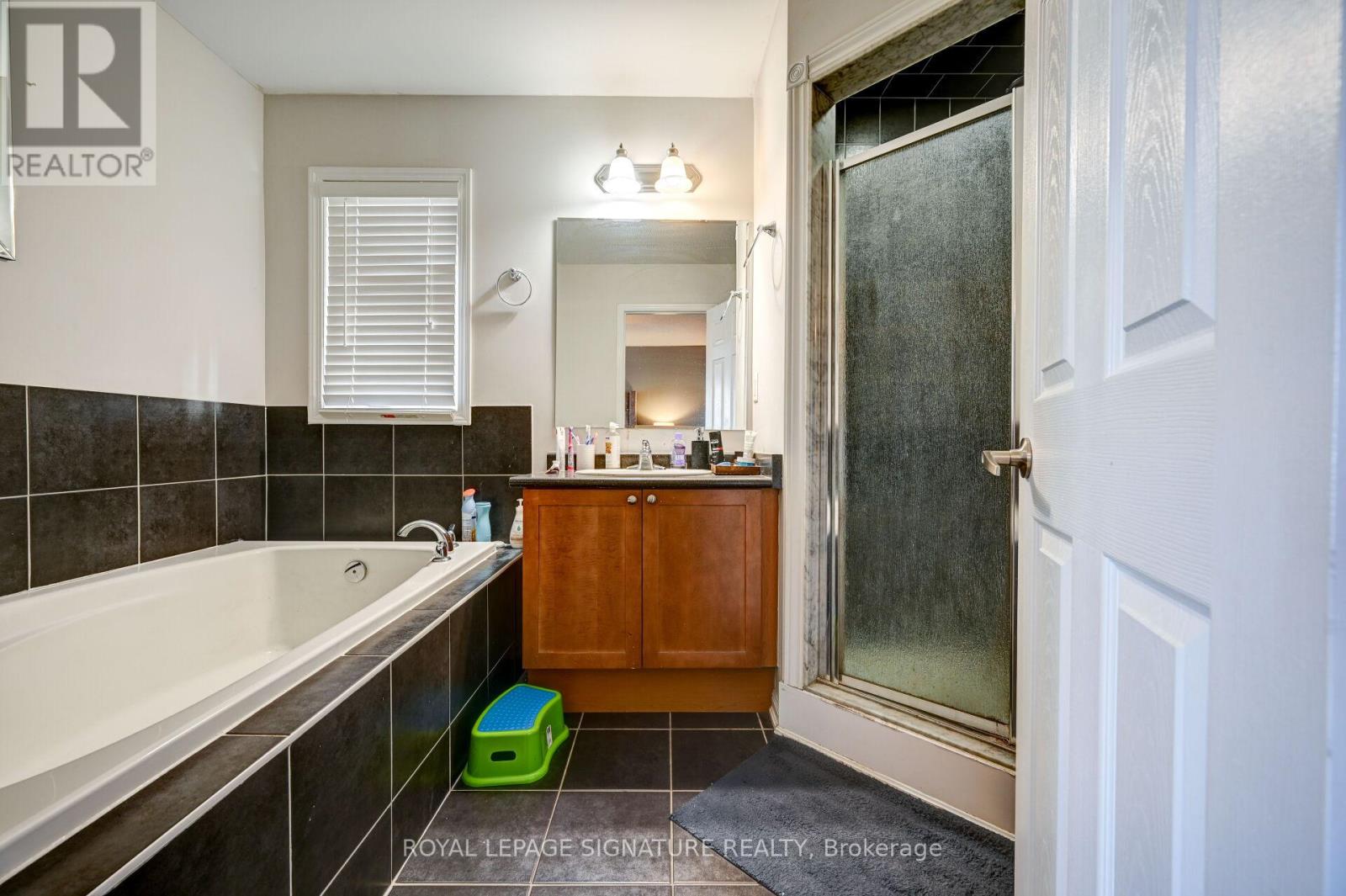 Photo 20 of 656 Scott Boulevard, Milton ON