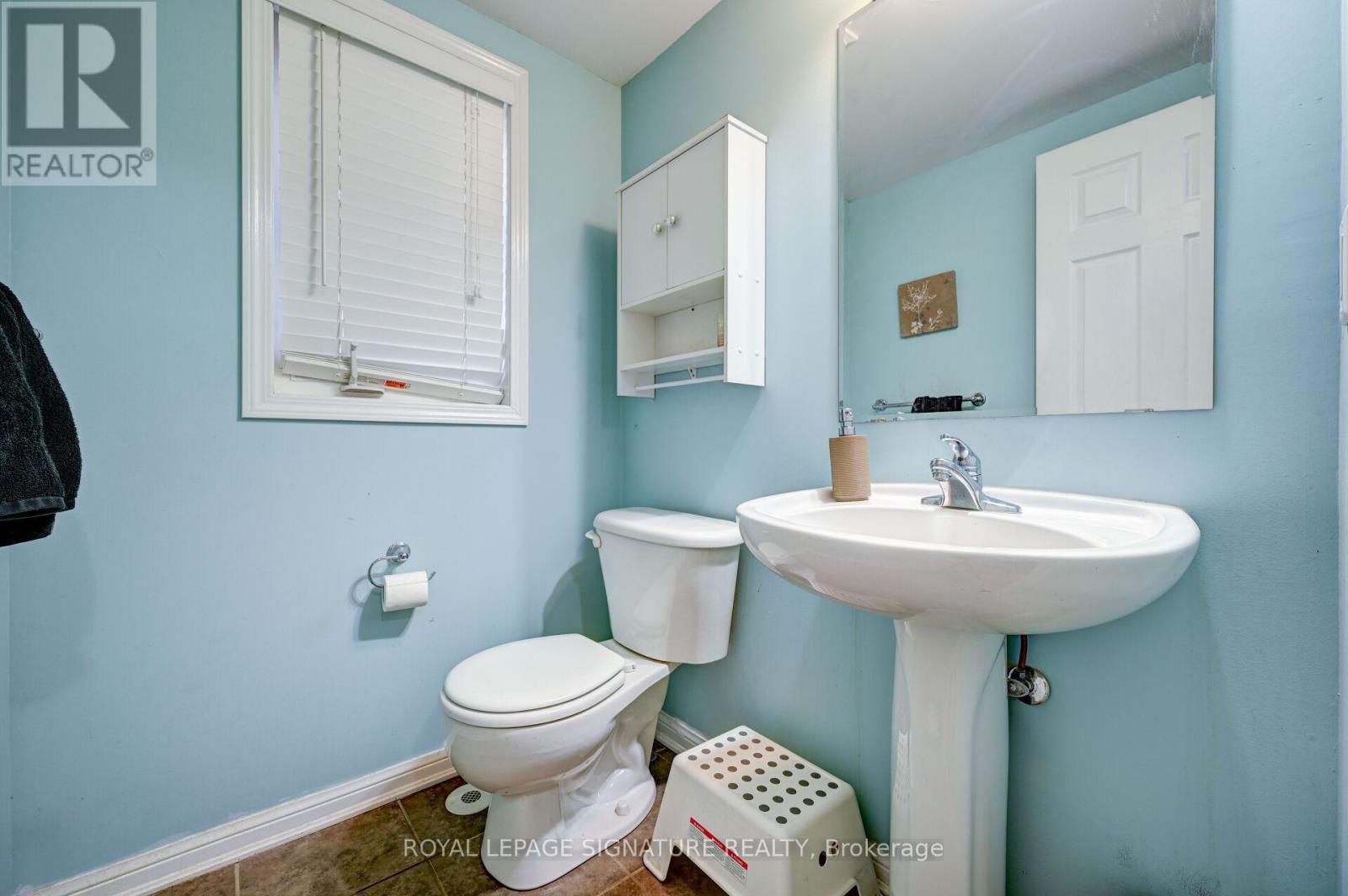 Photo 23 of 656 Scott Boulevard, Milton ON