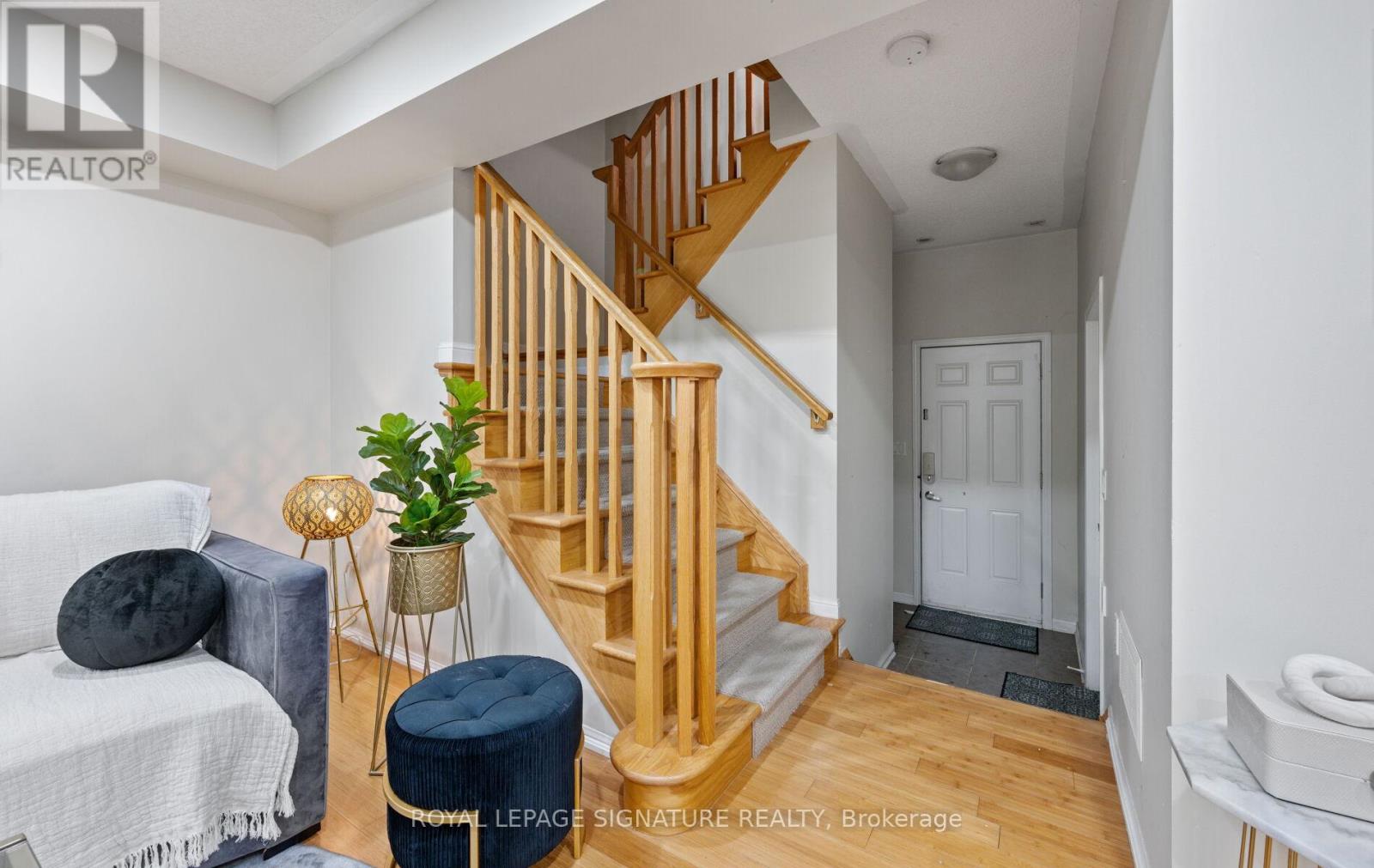 Photo 17 of 656 Scott Boulevard, Milton ON