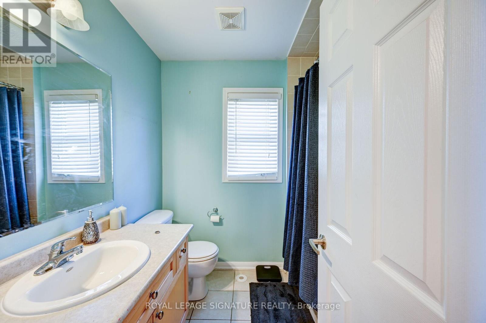 Photo 3 of 656 Scott Boulevard, Milton ON