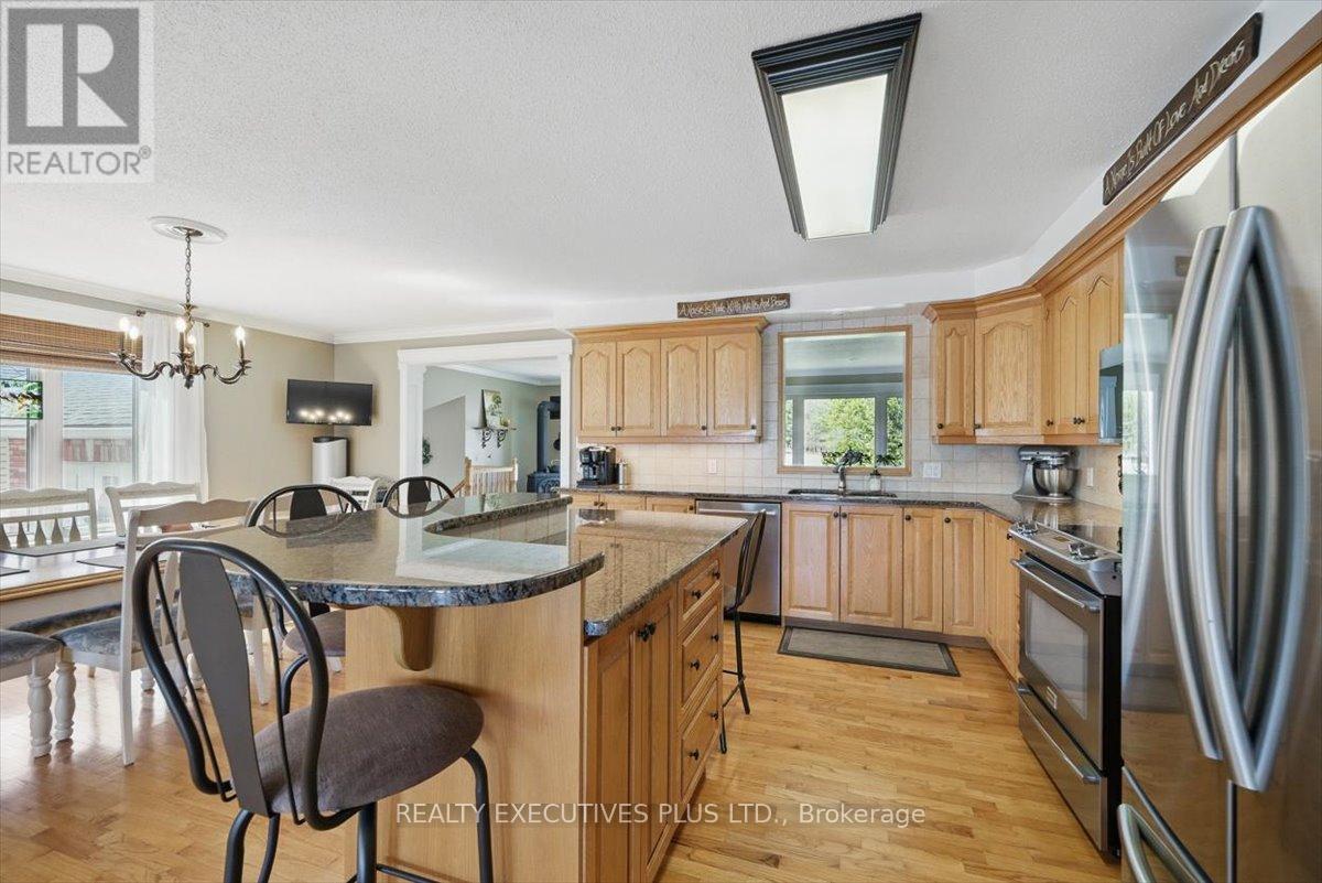 Photo 18 of 2935 Baseline Road, Clarencerockland ON