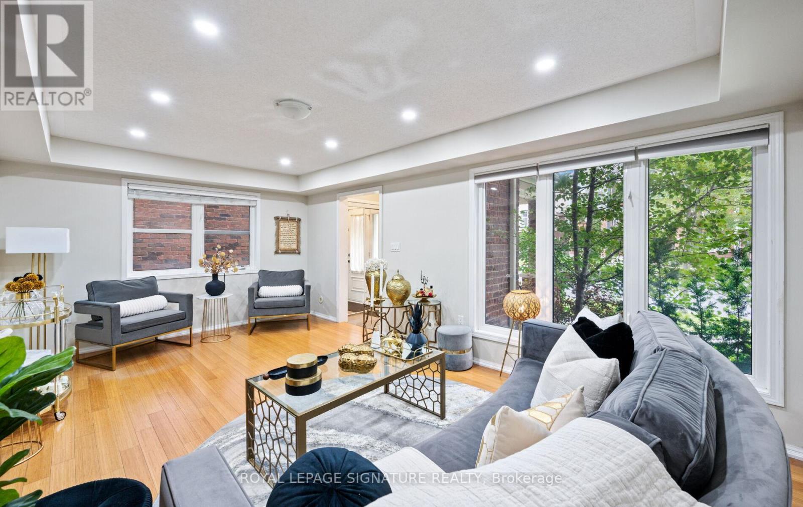 Photo 8 of 656 Scott Boulevard, Milton ON