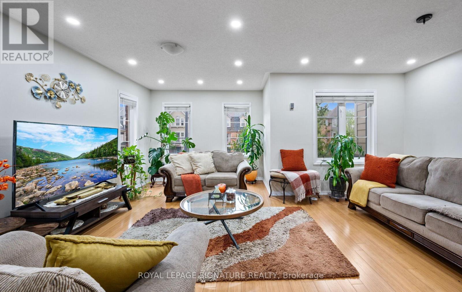 Photo 22 of 656 Scott Boulevard, Milton ON