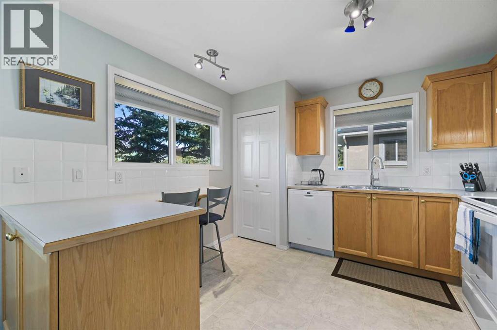Single Family House for Sale in  Pinecliff Grove NE Pineridge Calgary 