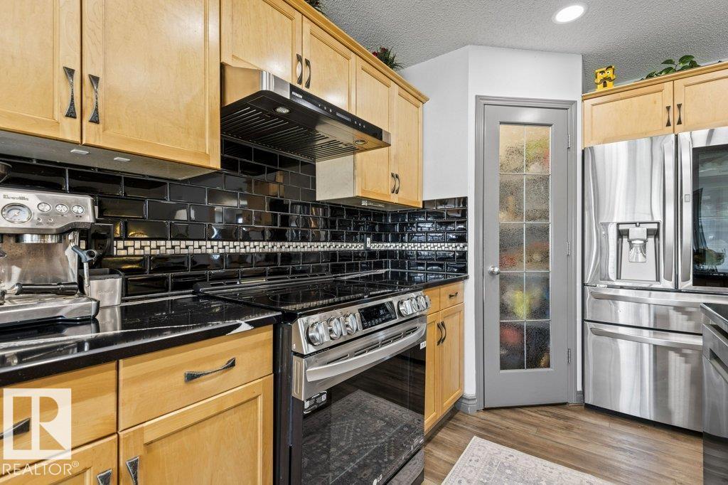 Photo 9 of 16820 57 St Nw, Edmonton AB