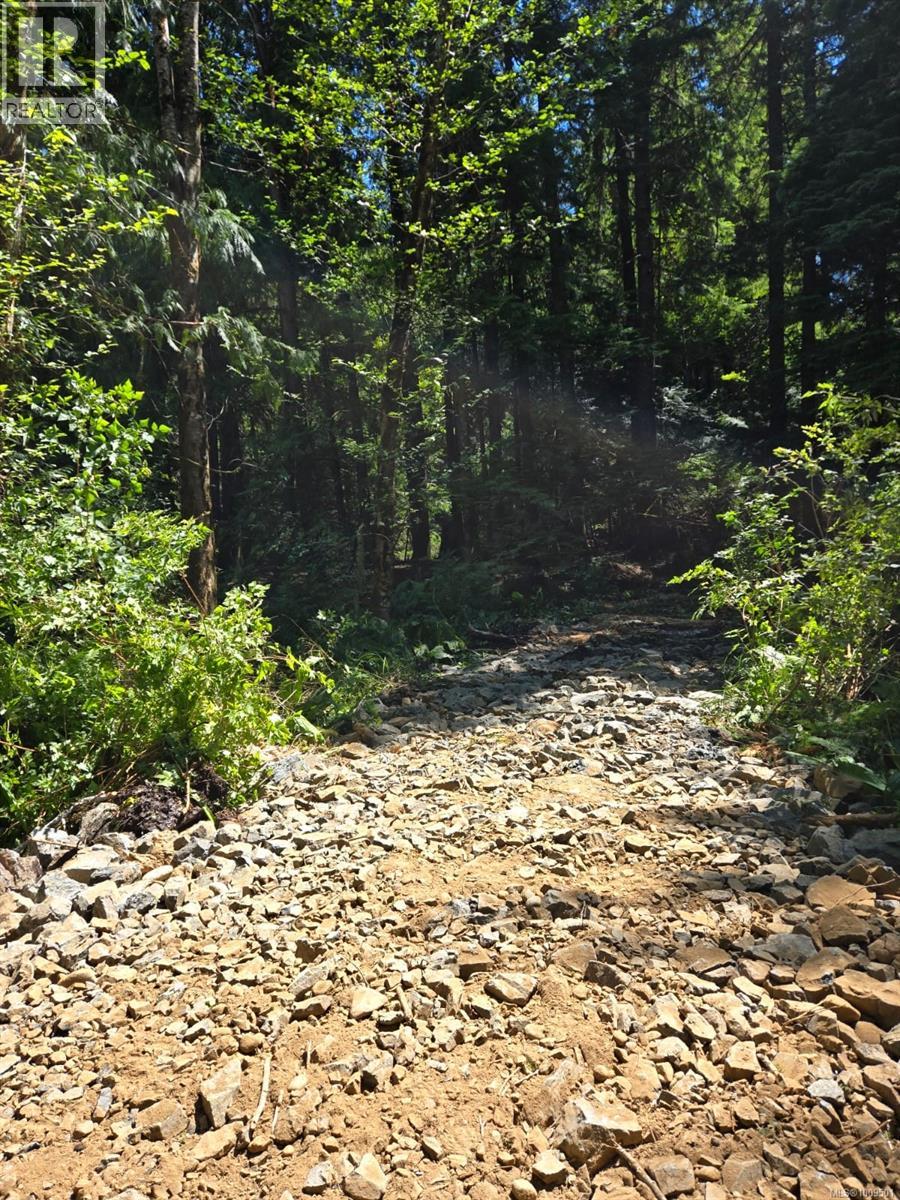 Photo 4 of 6155 Kirby Rd, Sooke BC