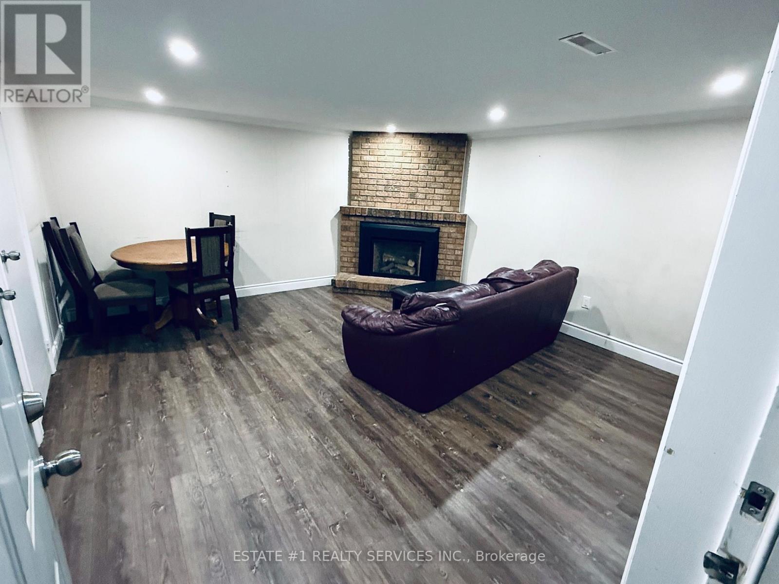 Photo 4 of 84 Simmons Boulevard, Brampton ON