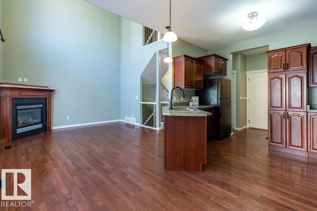 Photo 11 of 11546 11 Av Sw, Edmonton AB