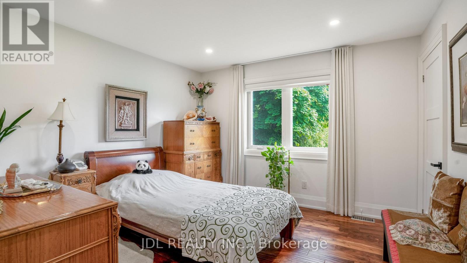 Photo 5 of 11 Hedge Road, Georgina ON