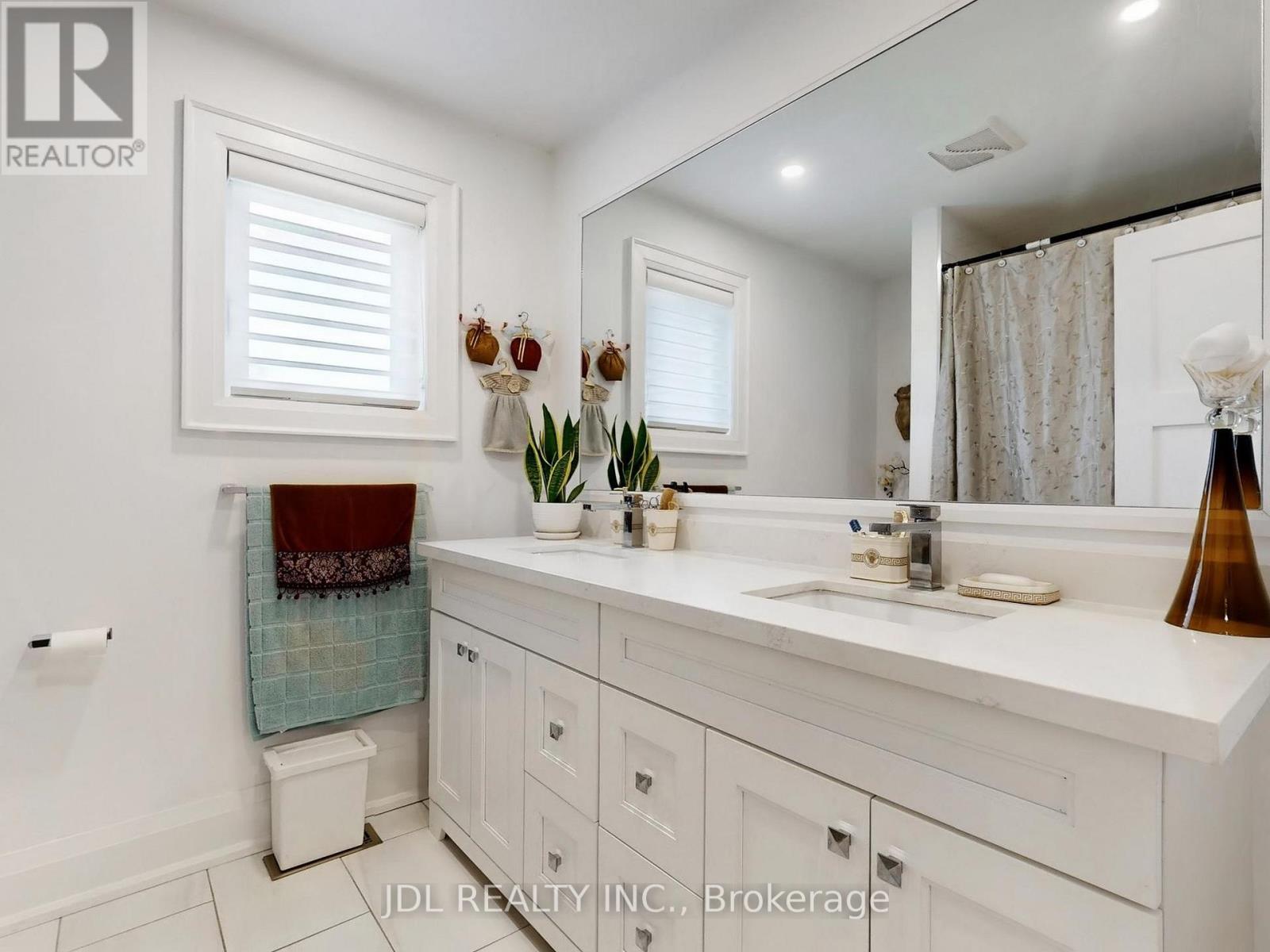 Photo 4 of 11 Hedge Road, Georgina ON