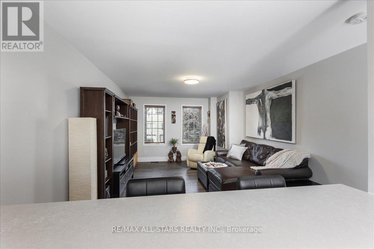 Photo 7 of 3 Hattie Court, Georgina ON