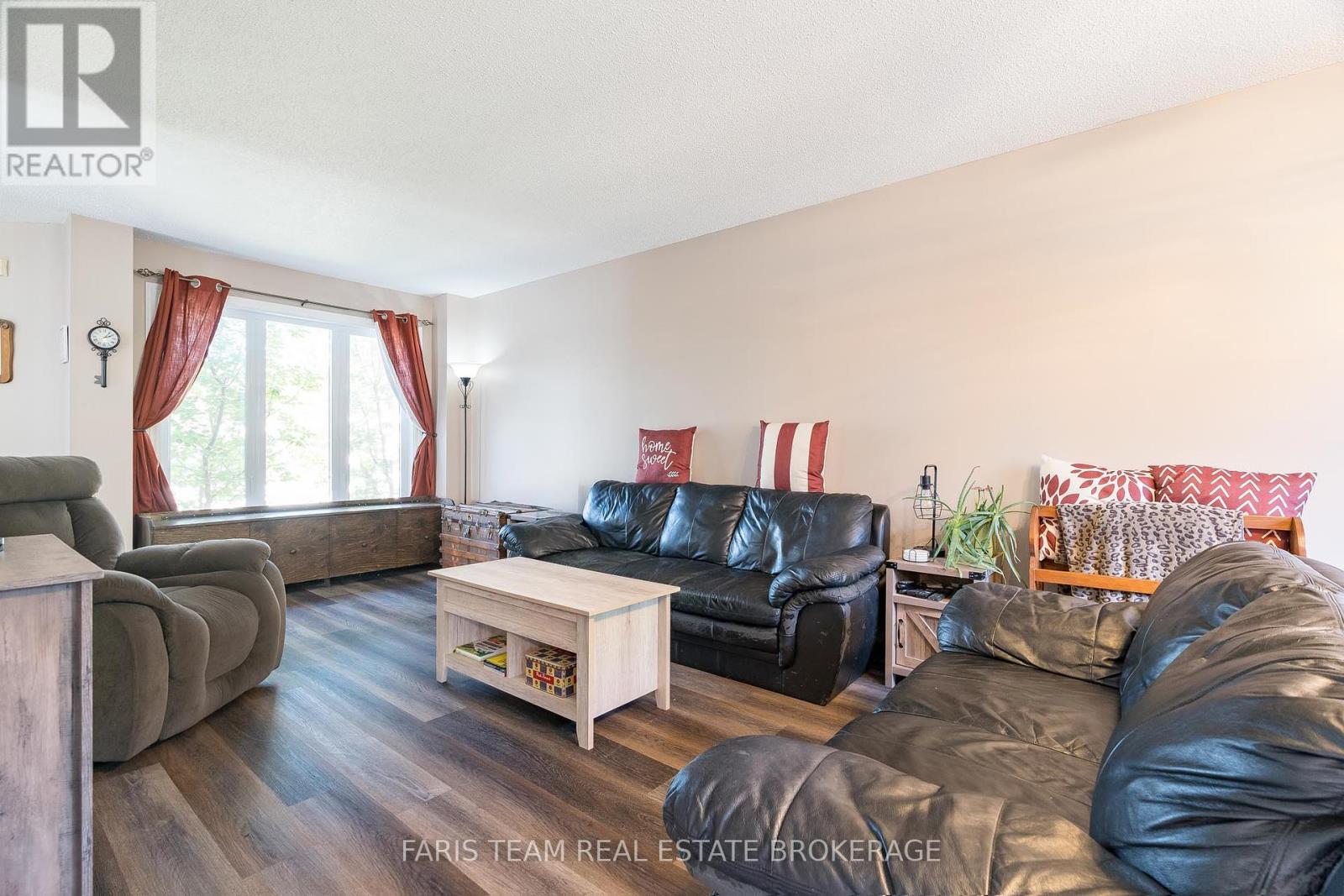 Photo 31 of 113 Ruffet Drive, Barrie ON